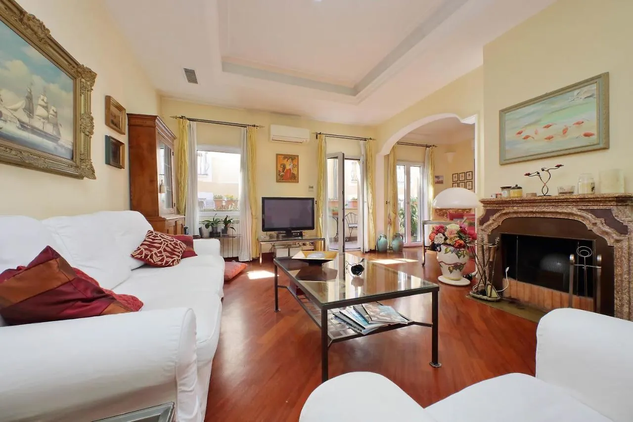 4Bnb - Luxury Trevi Apartment W Terrace Rome Italy
