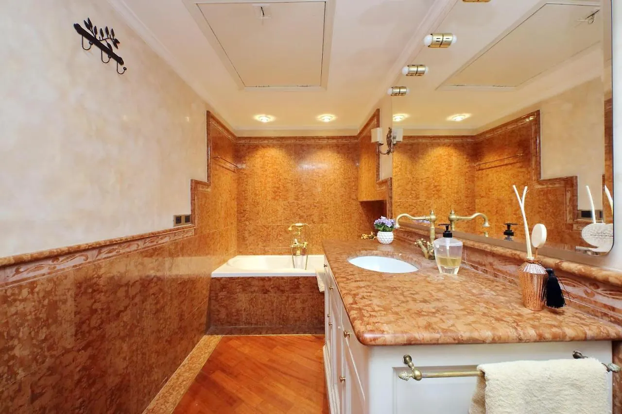 4Bnb - Luxury Trevi Apartment W Terrace Rome Italy