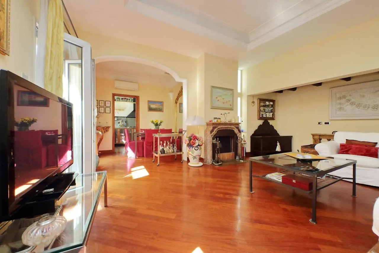 4Bnb - Luxury Trevi Apartment W Terrace Rome 0*,